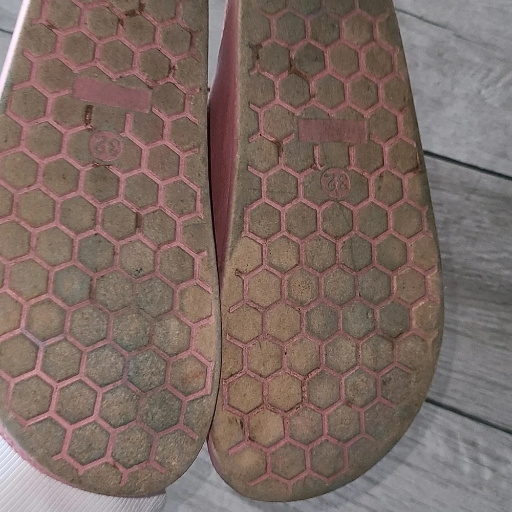 🦔 Girls pink buckle slide sandals 🧁